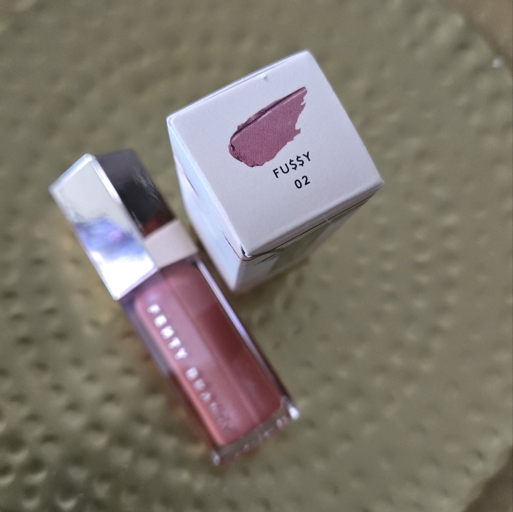 Fenty beauty gloss bomb